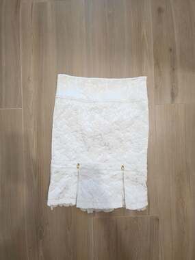 Cache Luxe White Floral Lace Pleated Hem Mini Skirt